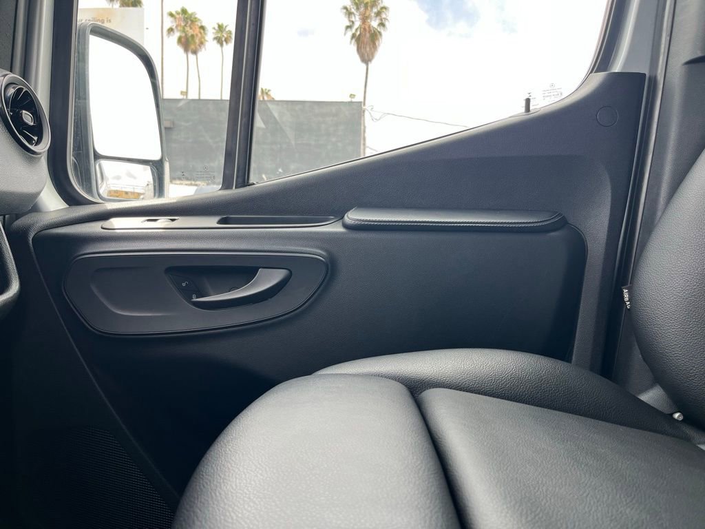 Used 2019 Mercedes-Benz Sprinter 2500 image 23