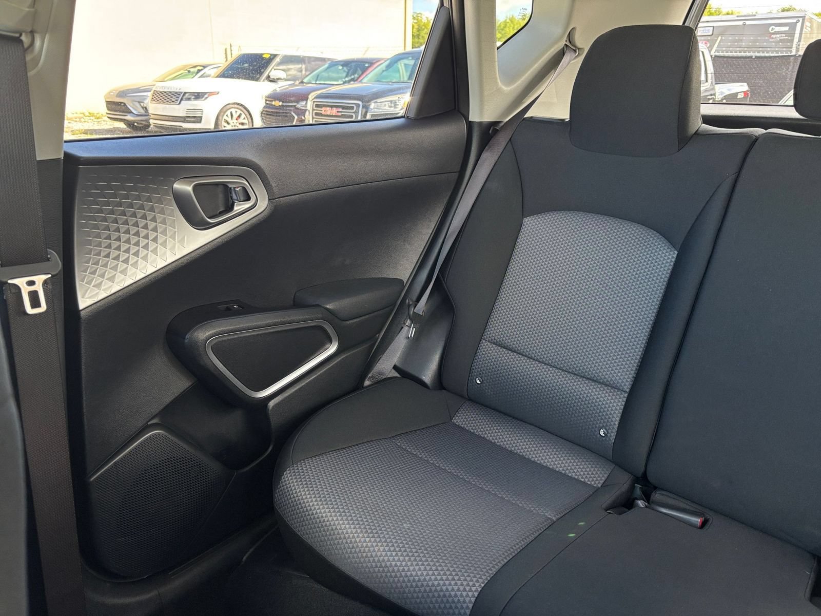 Used 2025 Kia Soul LX w/ LX Technology Package FWD image 37