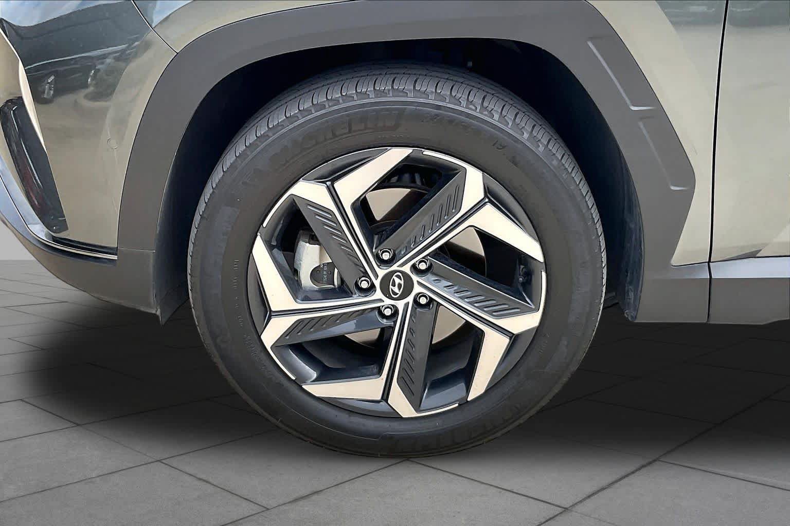 Used 2024 Hyundai Tucson Limited AWD/4WD image 11