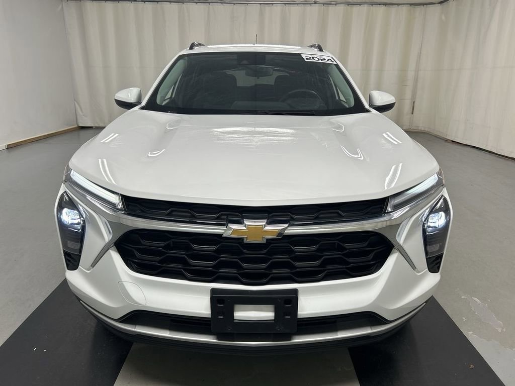 Certified 2024 Chevrolet Trax LT w/ Driver Confidence Package image 3