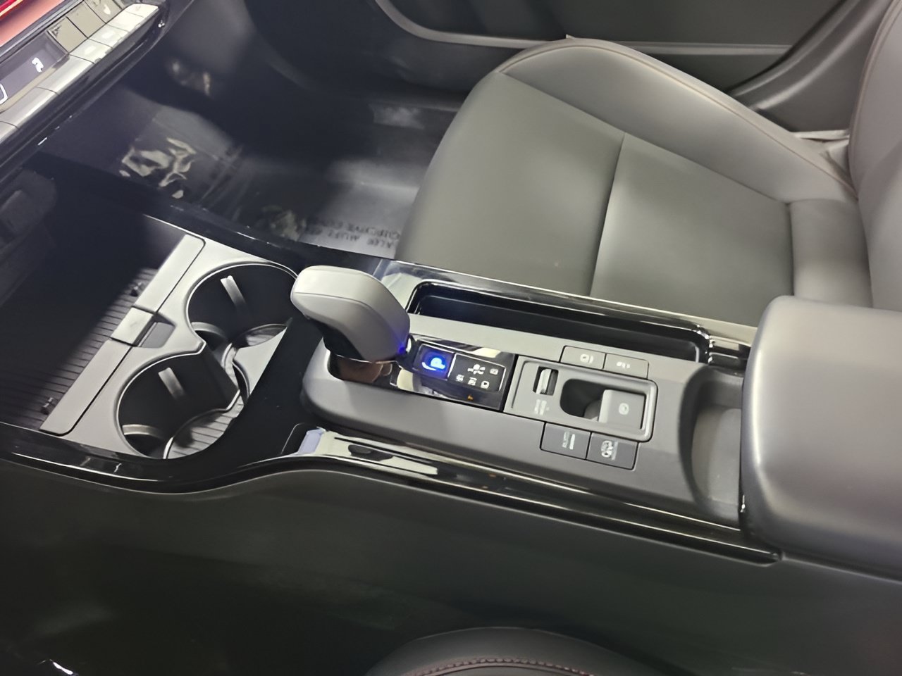 Used 2024 Toyota Prius Prime FWD image 28