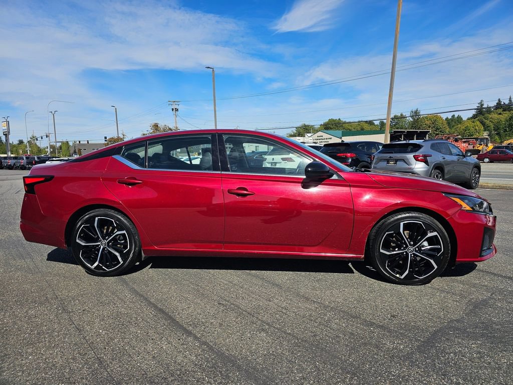 Used 2024 Nissan Altima 2.5 SR FWD image 2