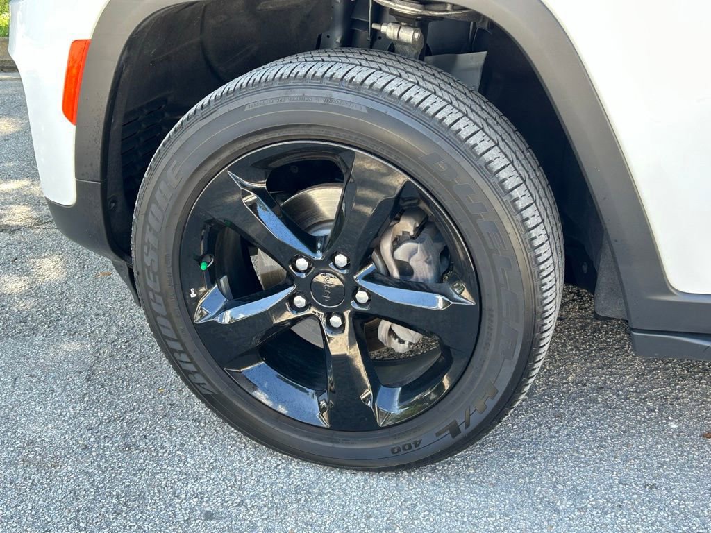 Certified 2024 Jeep Grand Cherokee Altitude image 28