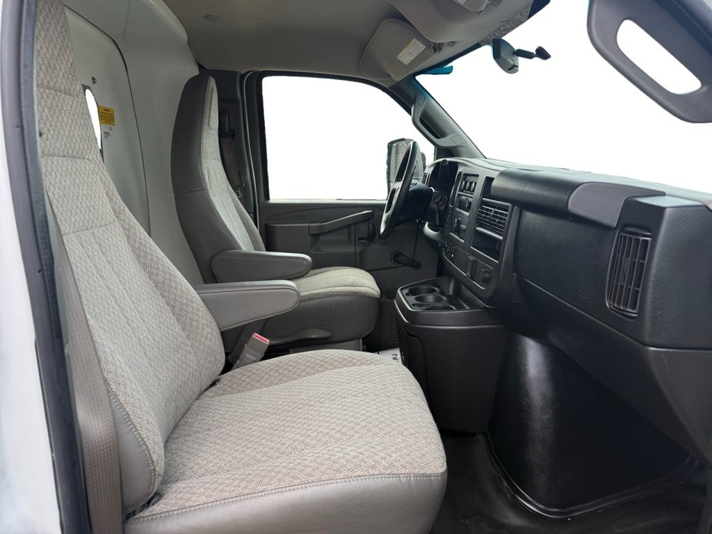 Used 2018 GMC Savana 3500 w/ Driver Convenience Package RWD image 10