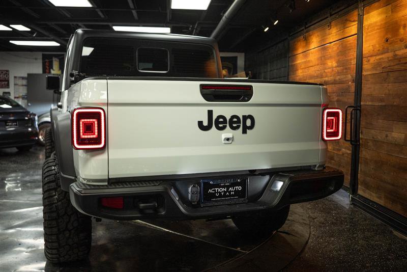 Used 2025 Jeep Gladiator Sport image 6