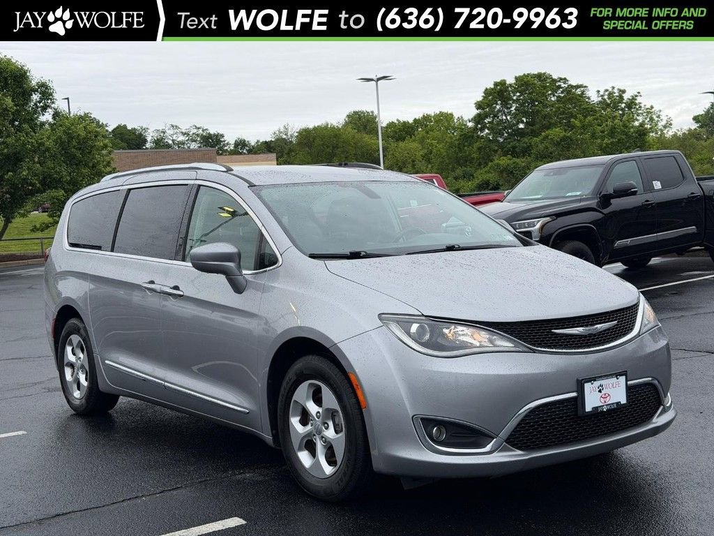 Used 2017 Chrysler Pacifica Touring-L Plus FWD image 1