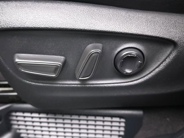 Used 2025 Toyota Sienna Limited image 31