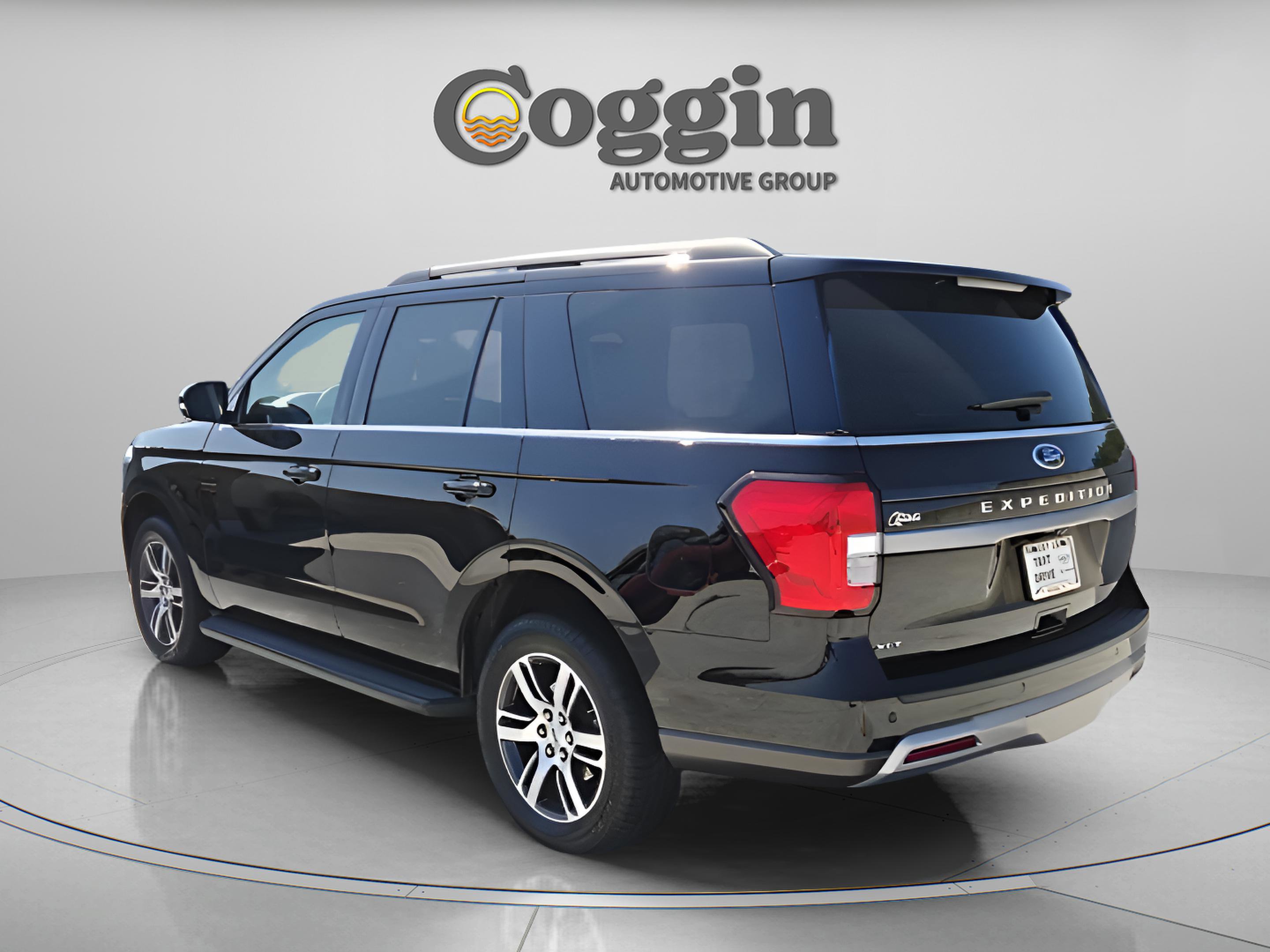 Used 2024 Ford Expedition XLT RWD image 3
