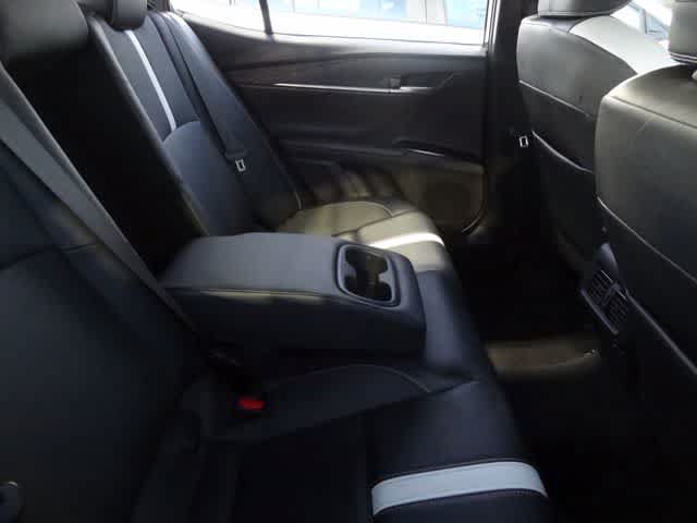 Used 2025 Toyota Camry SE FWD image 11