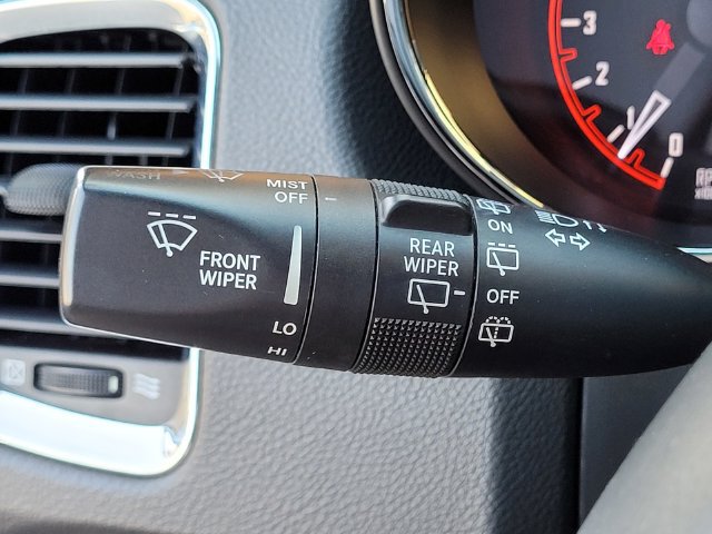 Used 2016 Dodge Durango R/T w/ Technology Group RWD image 30