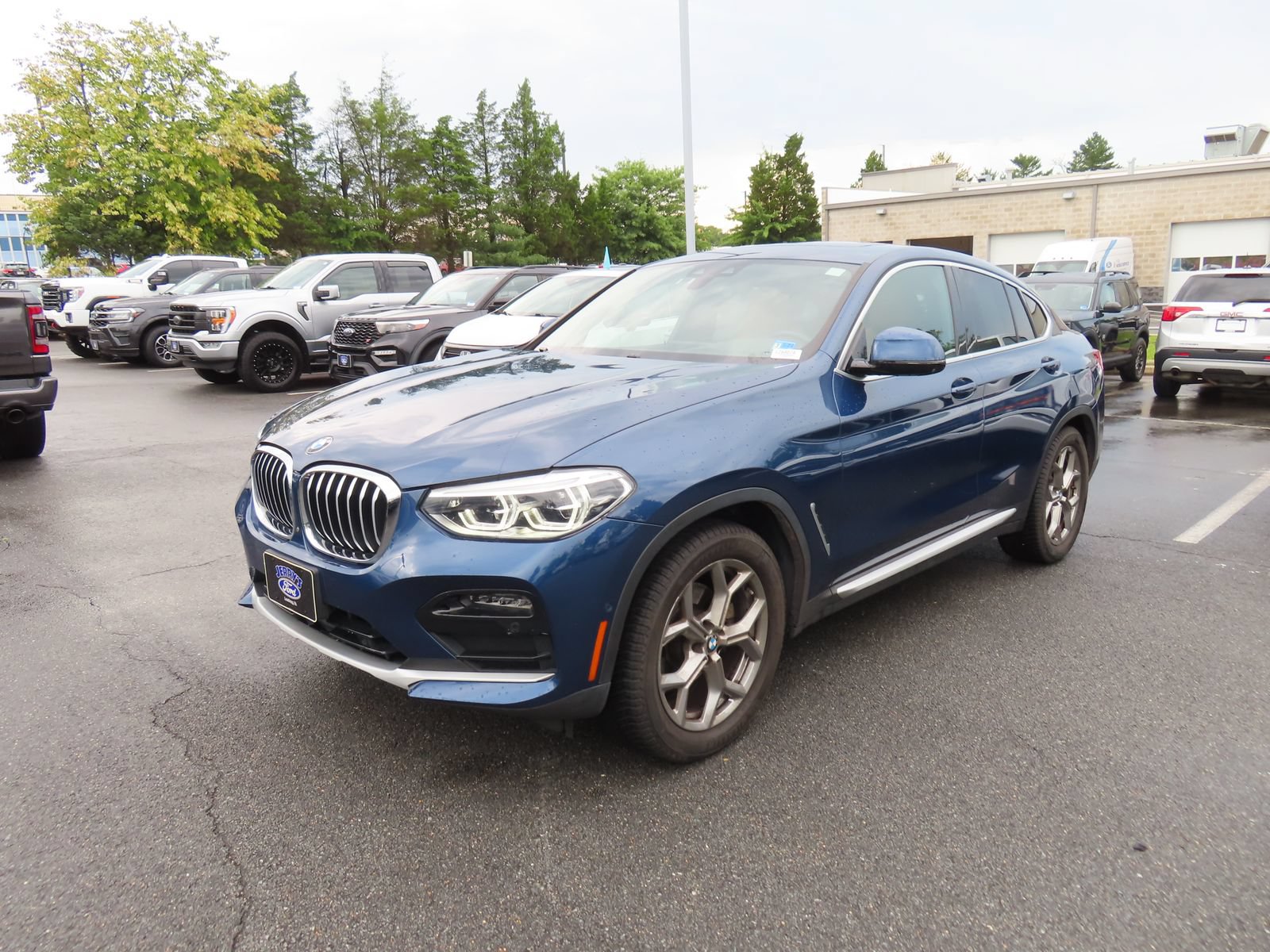 Used 2021 BMW X4 xDrive30i w/ Executive Package AWD/4WD image 3