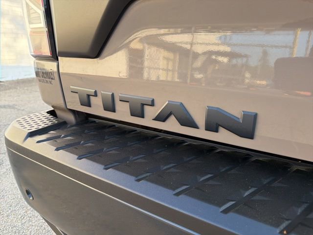 Used 2023 Nissan Titan PRO-4X w/ Pro-4x Convenience Package image 17