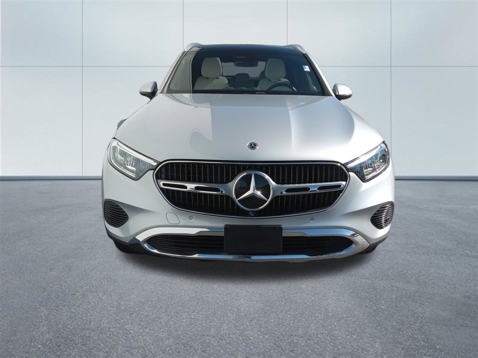 Used 2025 Mercedes-Benz GLC 300 4MATIC image 5