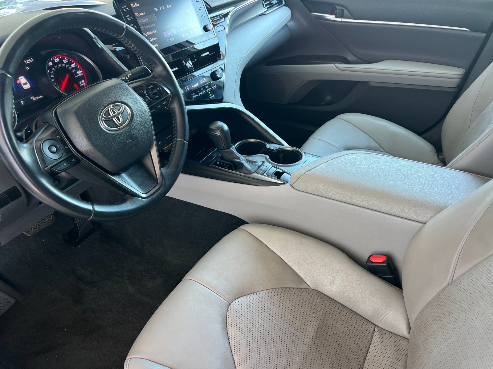 Used 2021 Toyota Camry XSE FWD image 10