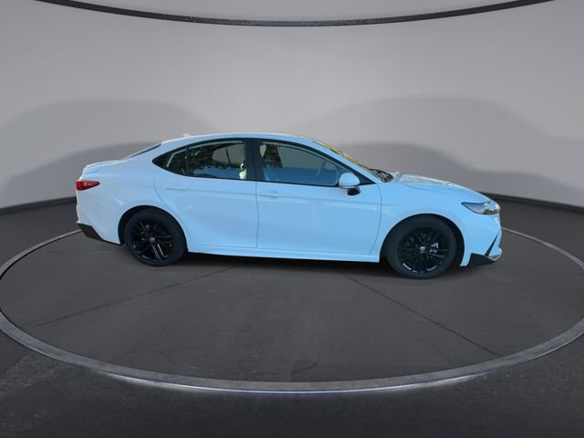 Used 2025 Toyota Camry SE image 18
