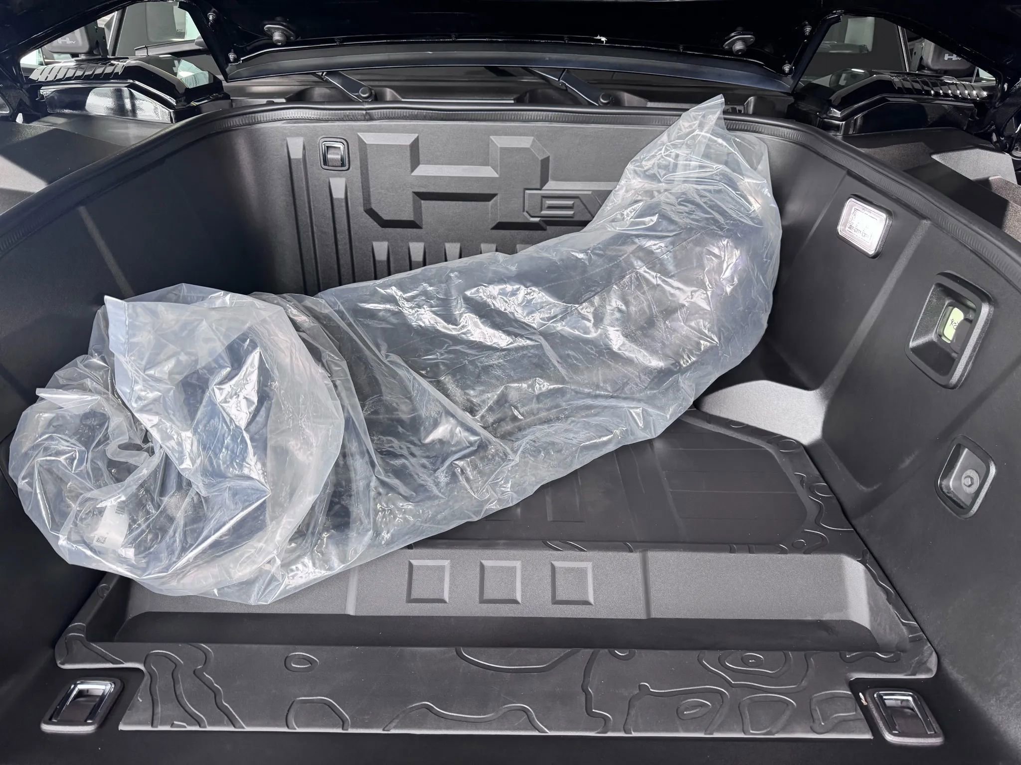 Used 2024 GMC Hummer EV 2X w/ LPO, Illumination Package image 59