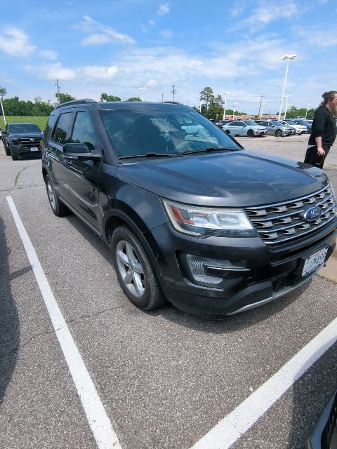 Used 2017 Ford Explorer XLT w/ Class II Trailer Tow Package AWD/4WD image 9