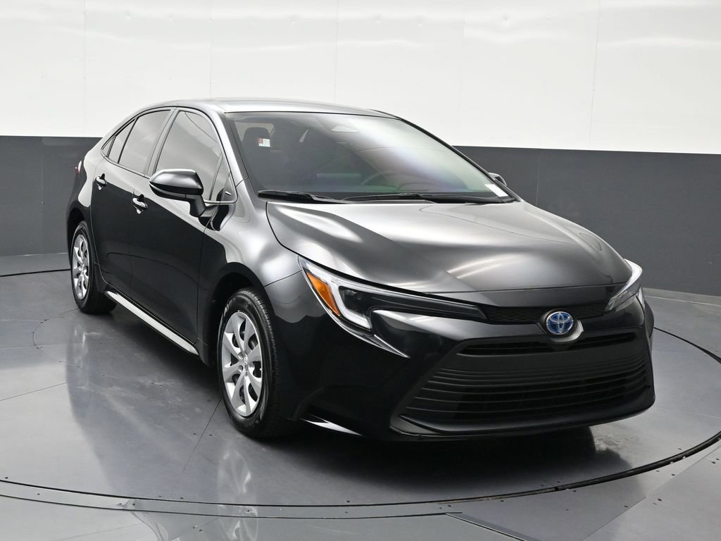 Used 2025 Toyota Corolla LE image 7