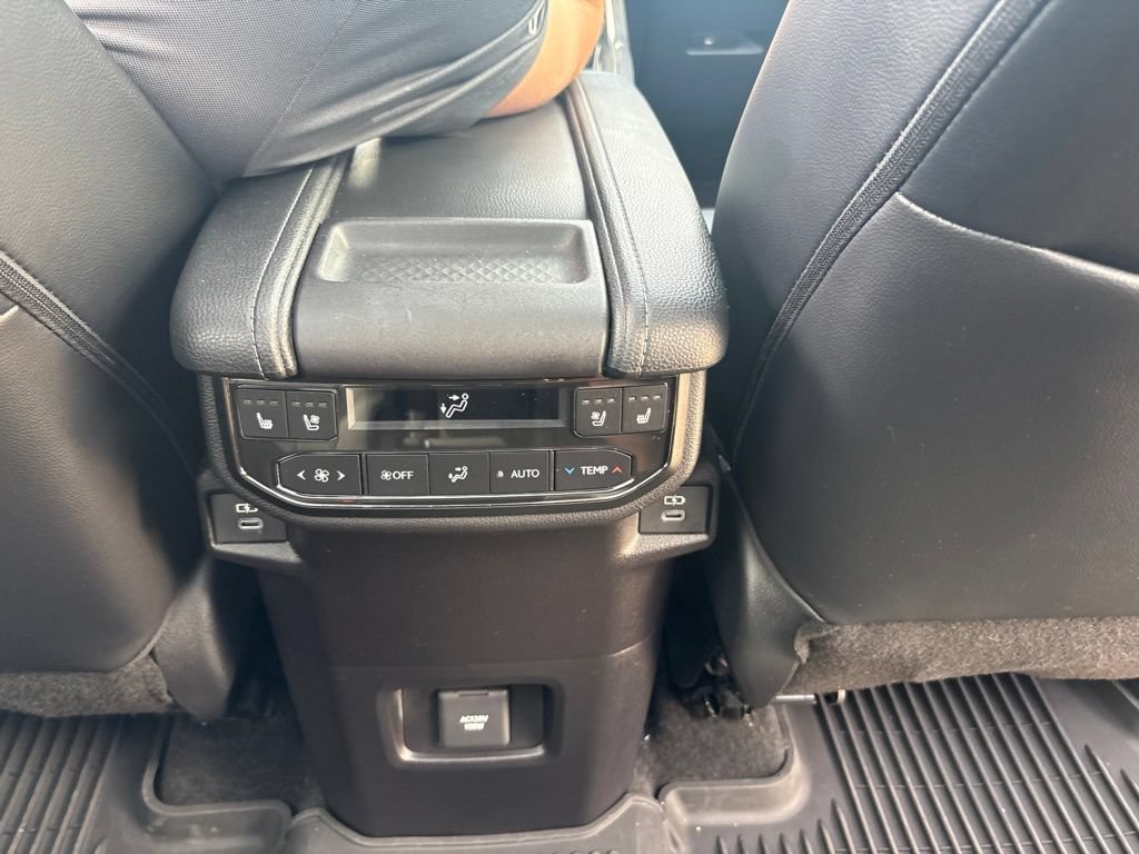 Used 2024 Toyota Grand Highlander AWD image 36
