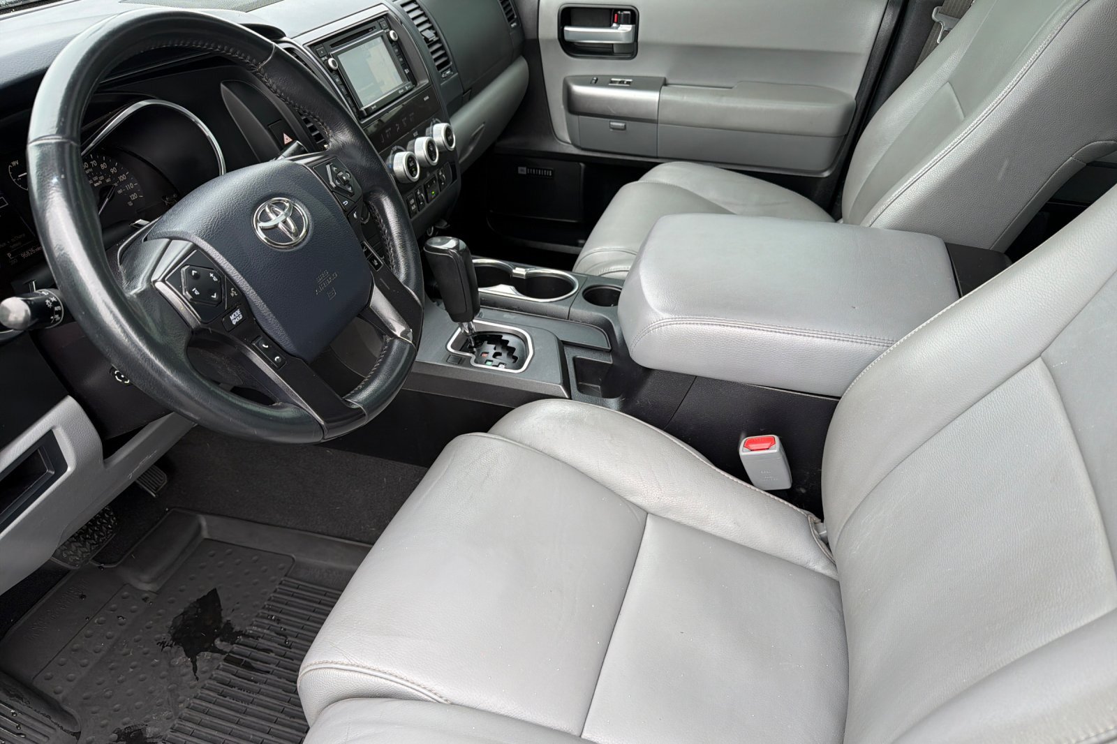 Used 2019 Toyota Sequoia Limited w/ Safety & Convenience Package AWD/4WD image 11