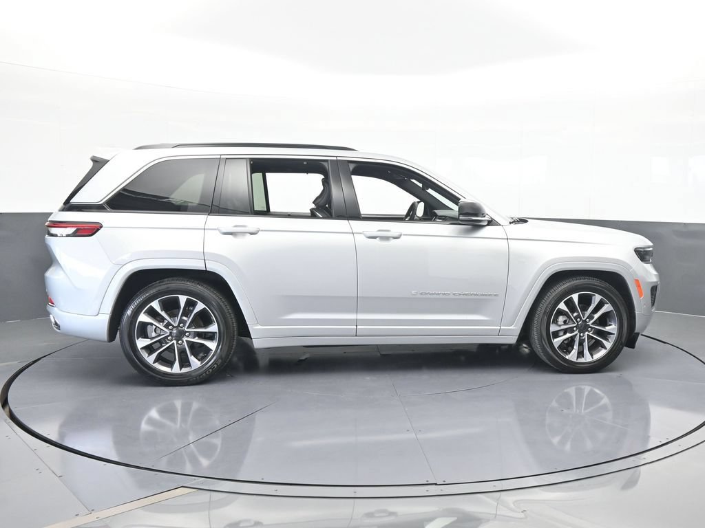 Used 2024 Jeep Grand Cherokee Overland w/ Luxury Tech Group IV AWD/4WD image 7