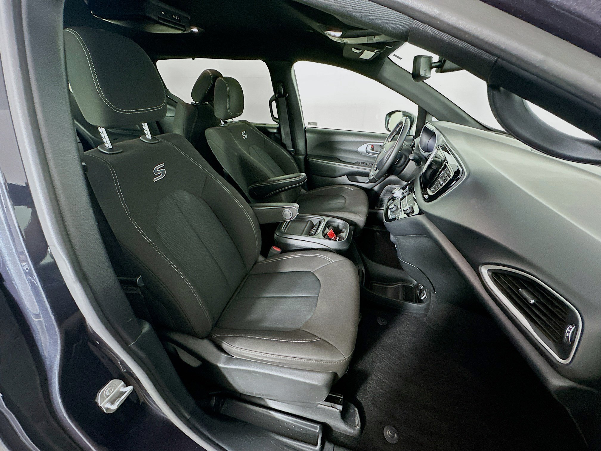 Used 2020 Chrysler Pacifica Touring w/ S Appearance Package FWD image 33