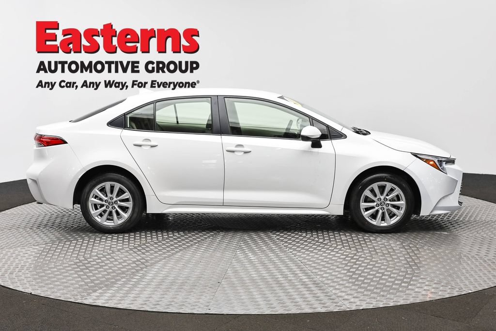 Used 2024 Toyota Corolla LE w/ LE Convenience Package FWD image 4
