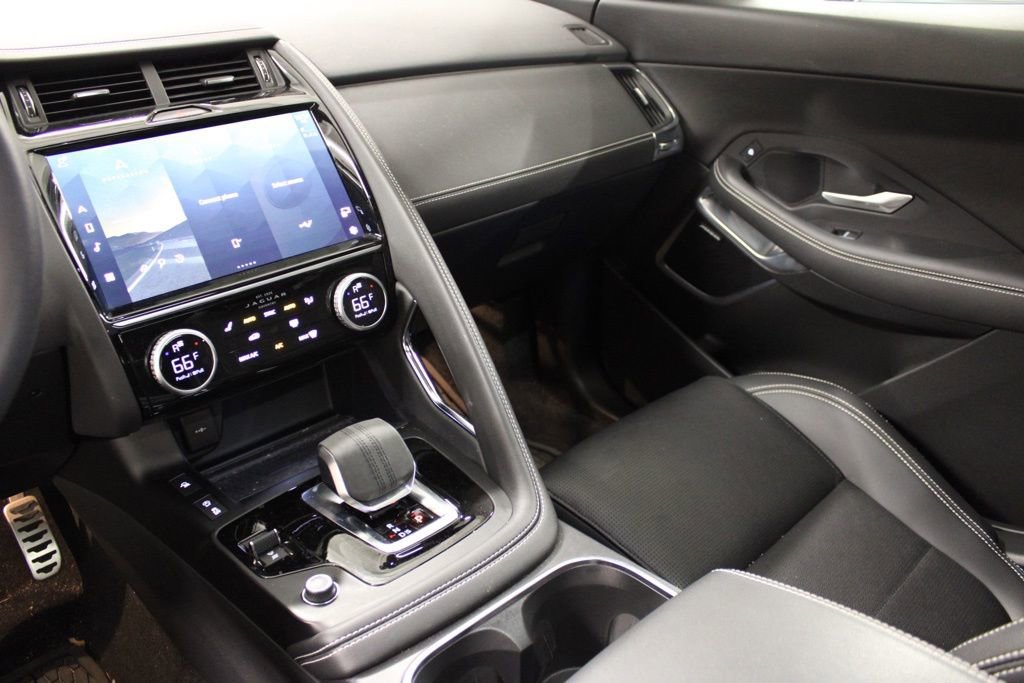 Used 2024 Jaguar E-PACE R-Dynamic SE image 27