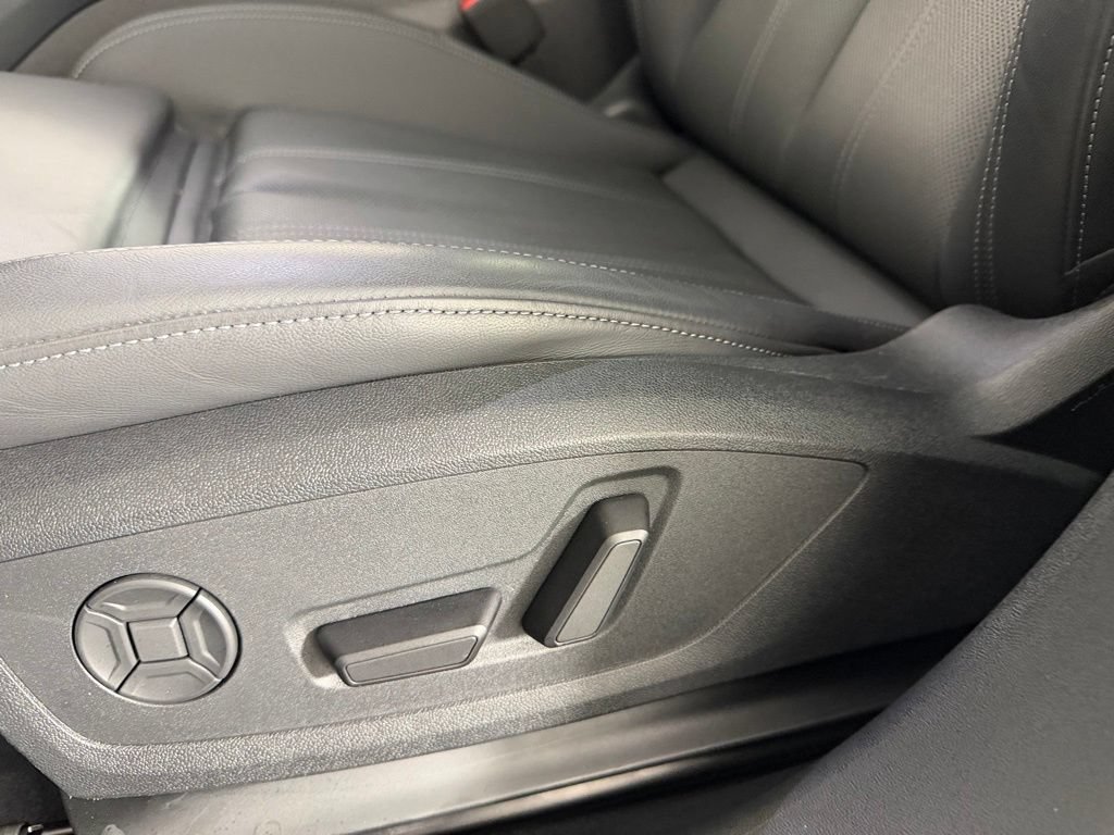 Used 2025 Audi A6 e-tron Premium Plus w/ Premium Plus RWD image 23