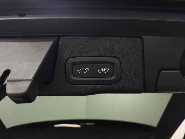 Certified 2025 Volvo XC60 B5 Core image 11