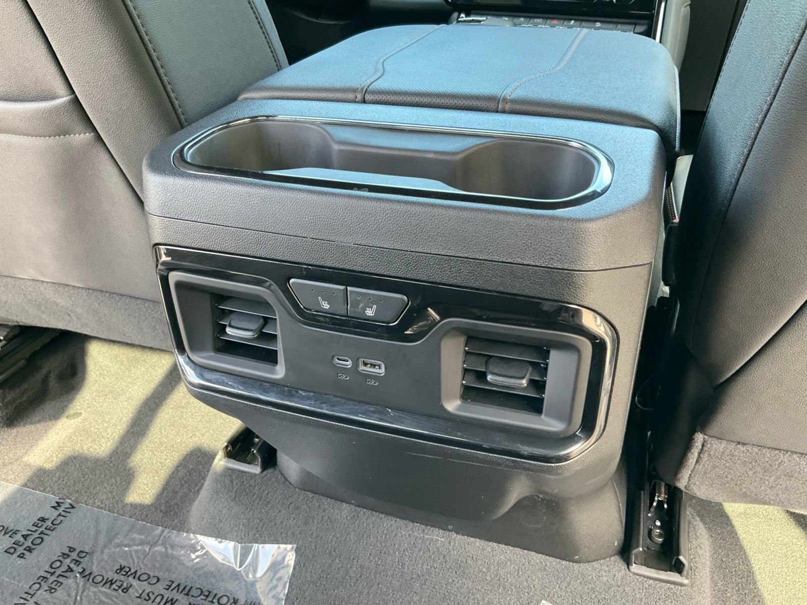 Used 2025 GMC Sierra 1500 AT4 w/ Technology Package AWD/4WD image 19