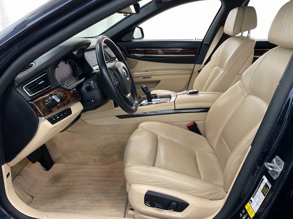 Used 2015 BMW 750Li xDrive image 7