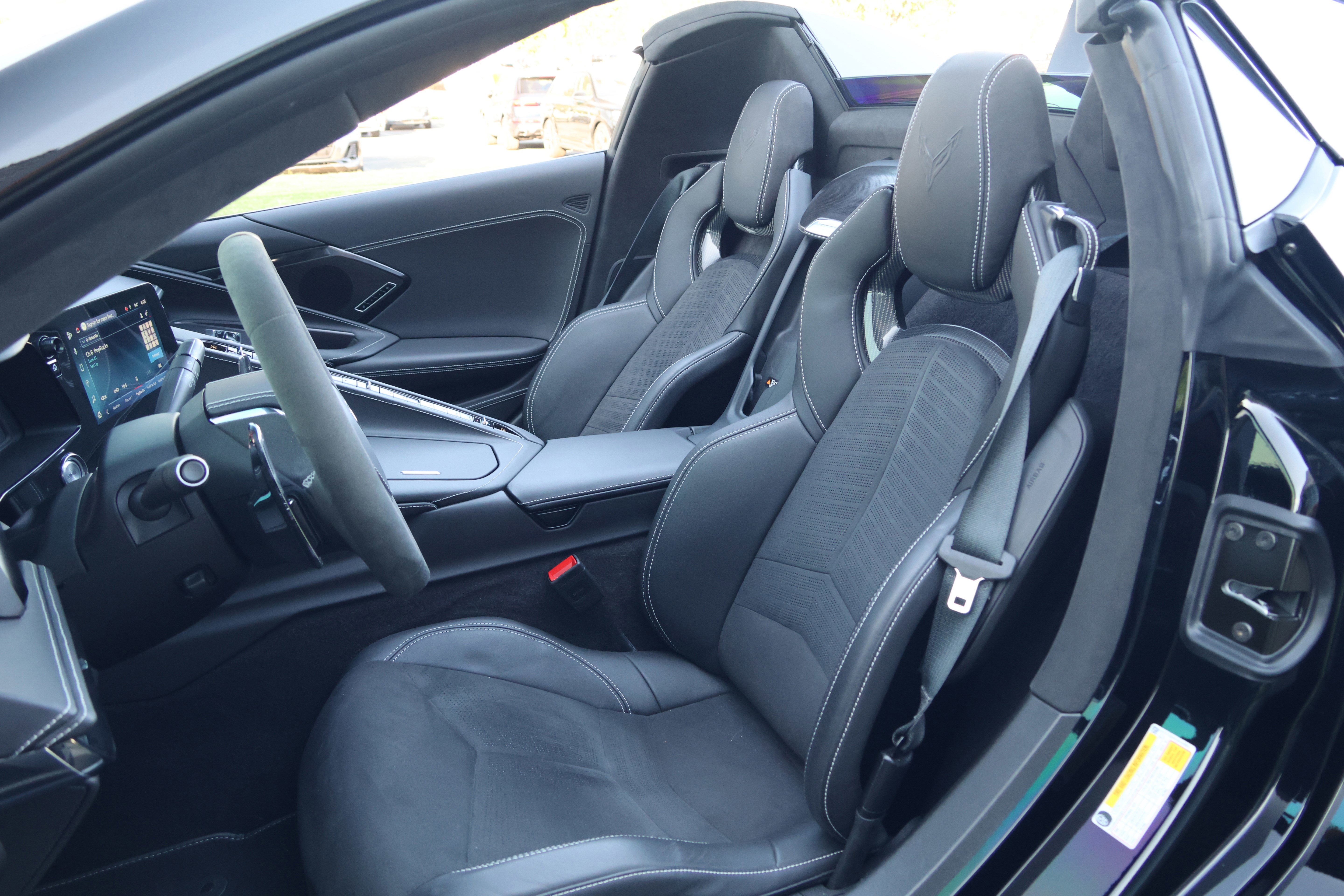 Used 2025 Chevrolet Corvette Stingray Premium Conv w/ Z51 Performance Package RWD image 33