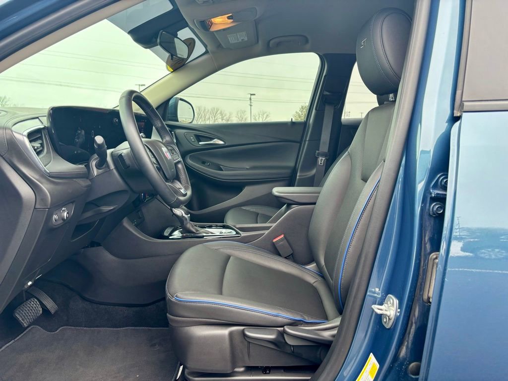 Used 2025 Buick Encore GX Sport Touring image 15