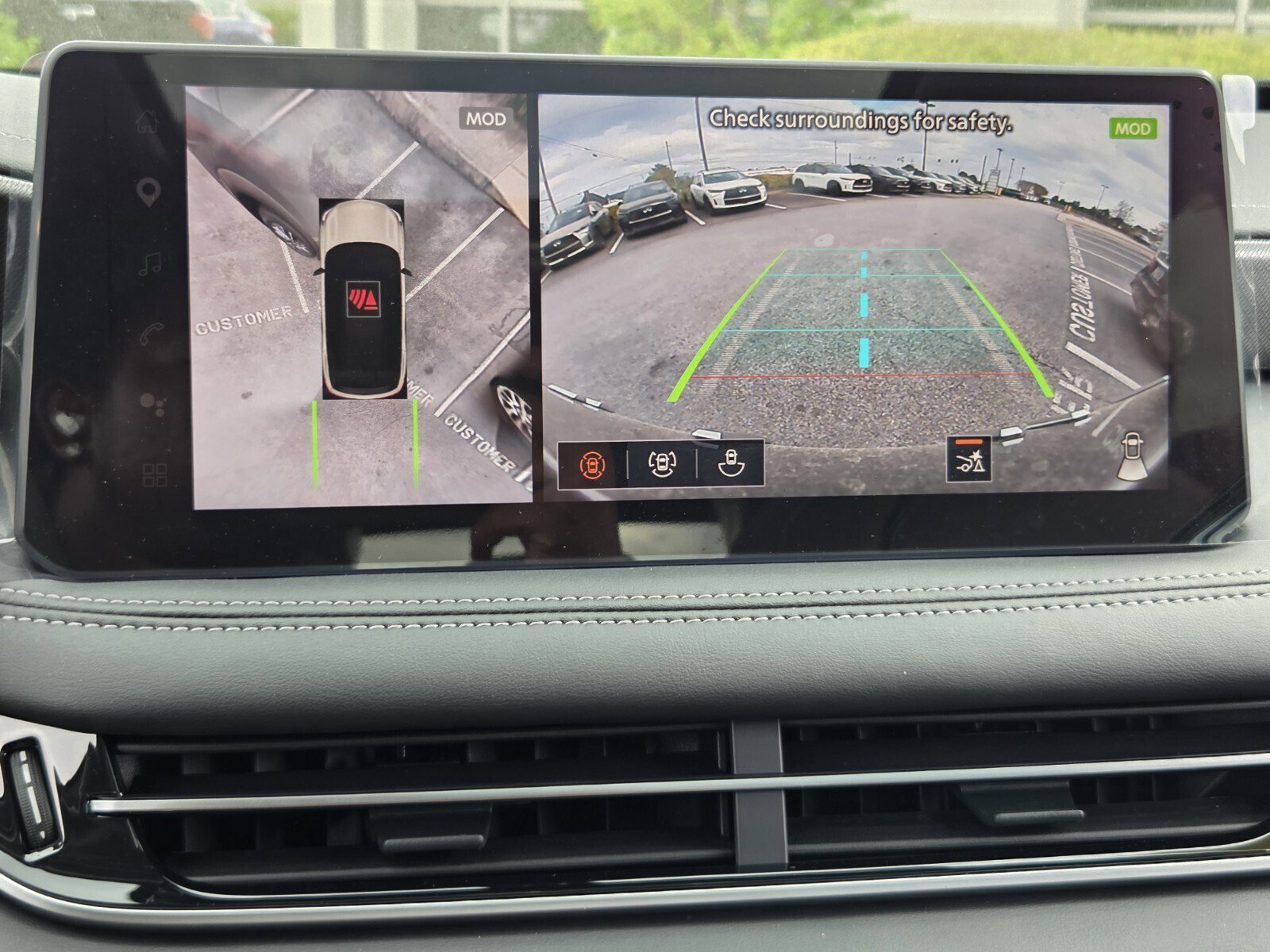 New 2026 INFINITI QX60 Luxe w/ Family Package image 17