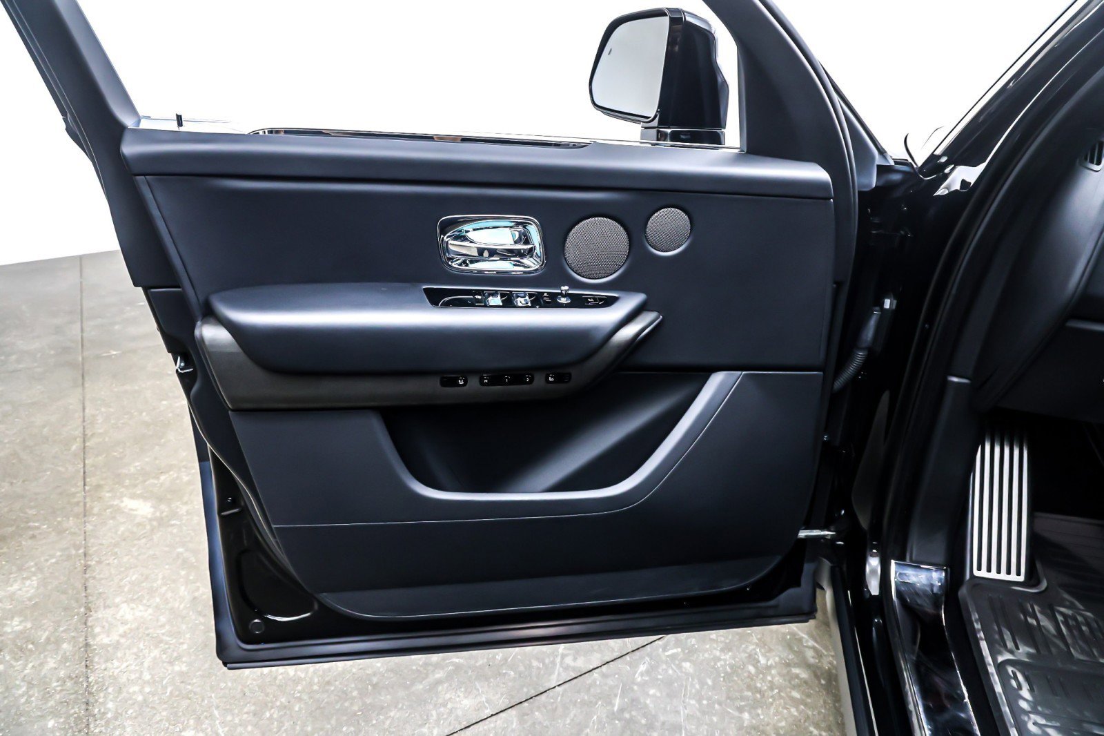 Used 2024 Rolls-Royce Cullinan image 21