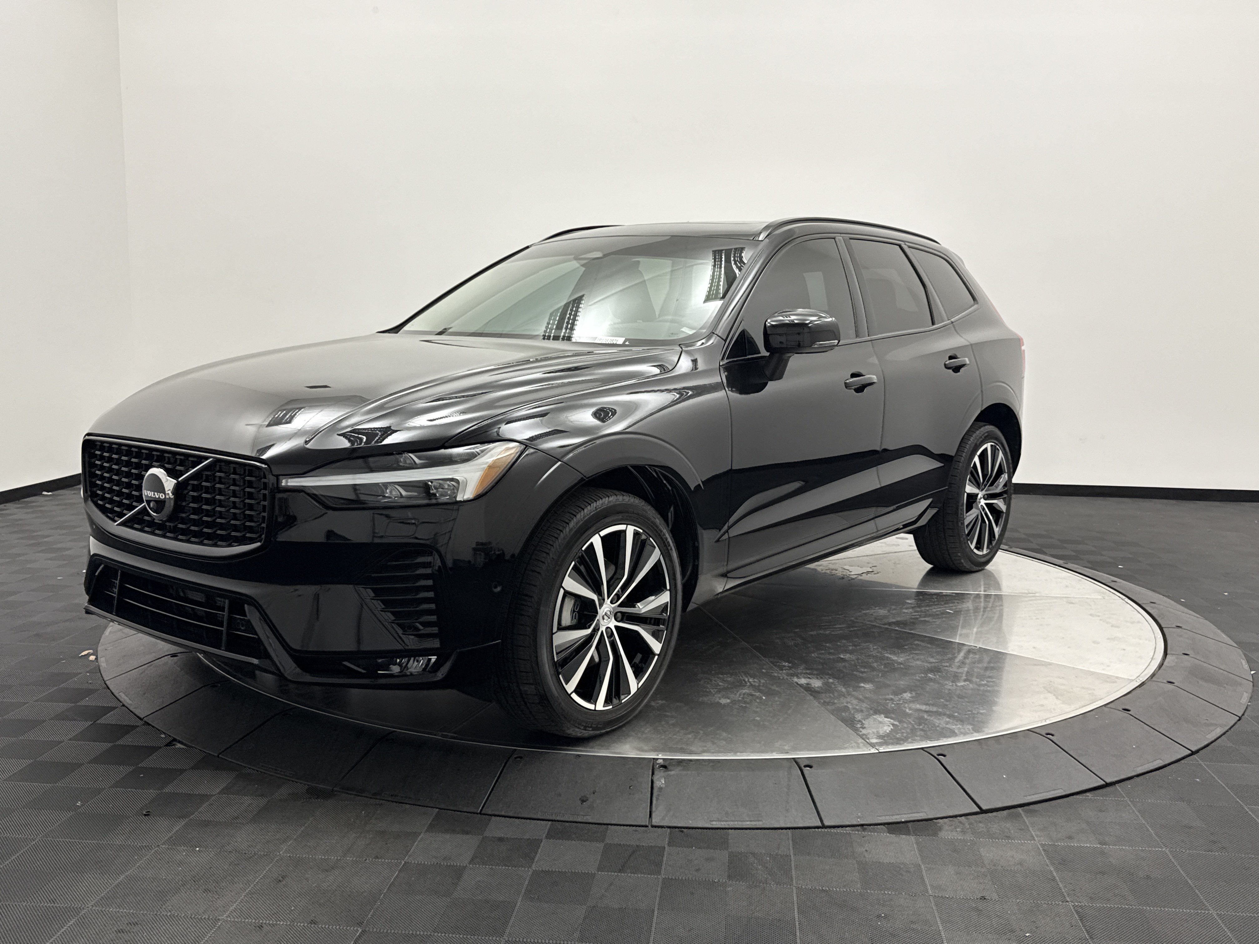 Certified 2023 Volvo XC60 B5 Plus w/ Climate Package FWD image 3