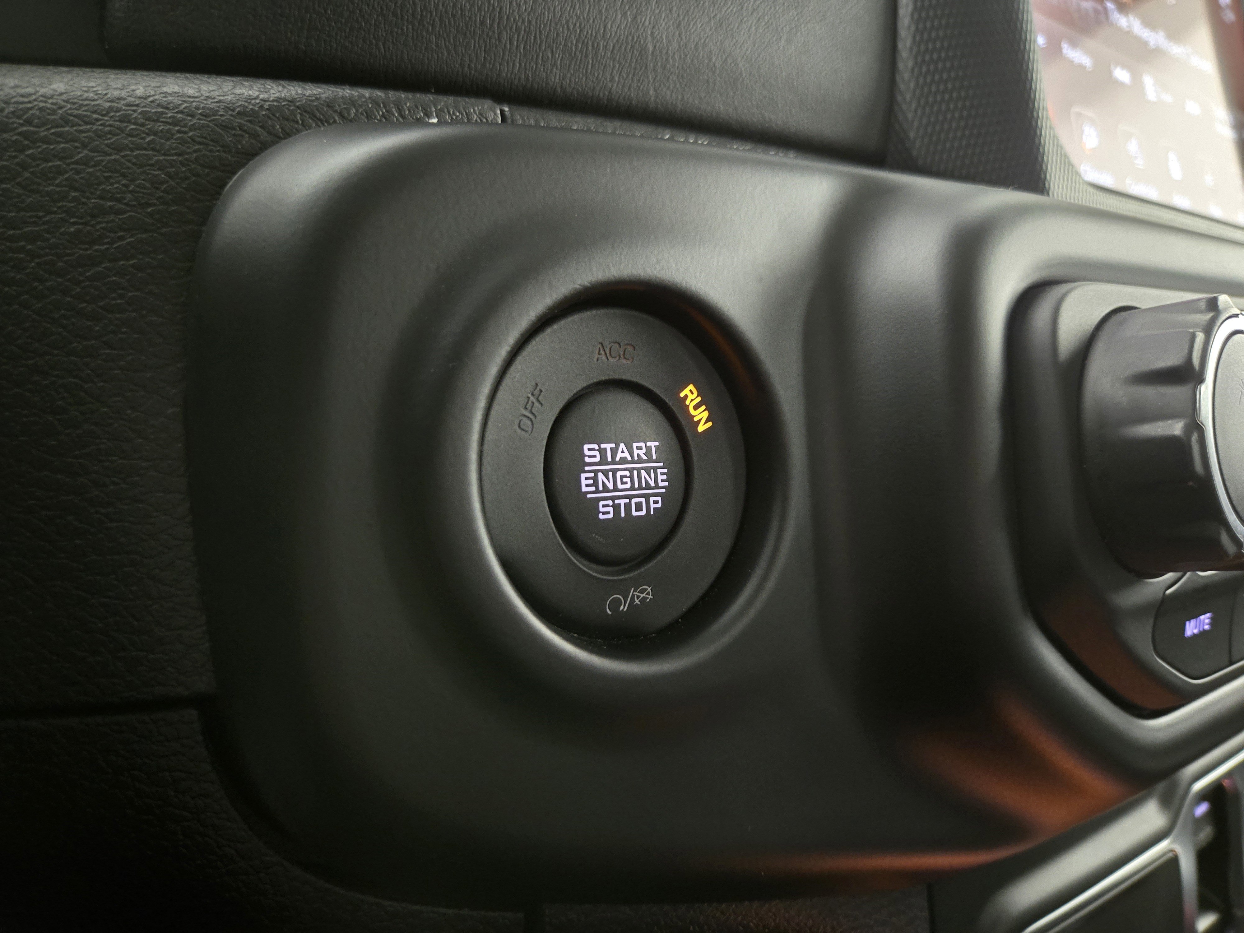 Used 2022 Jeep Gladiator Overland image 25