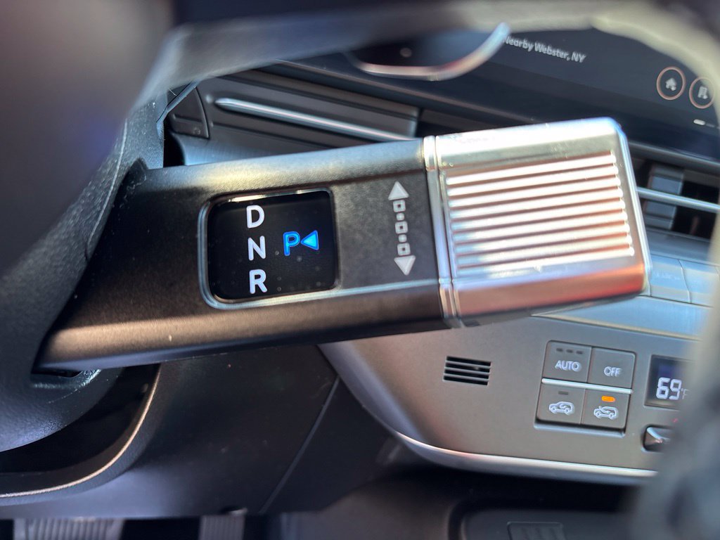 Certified 2024 Hyundai Kona Limited AWD/4WD image 32
