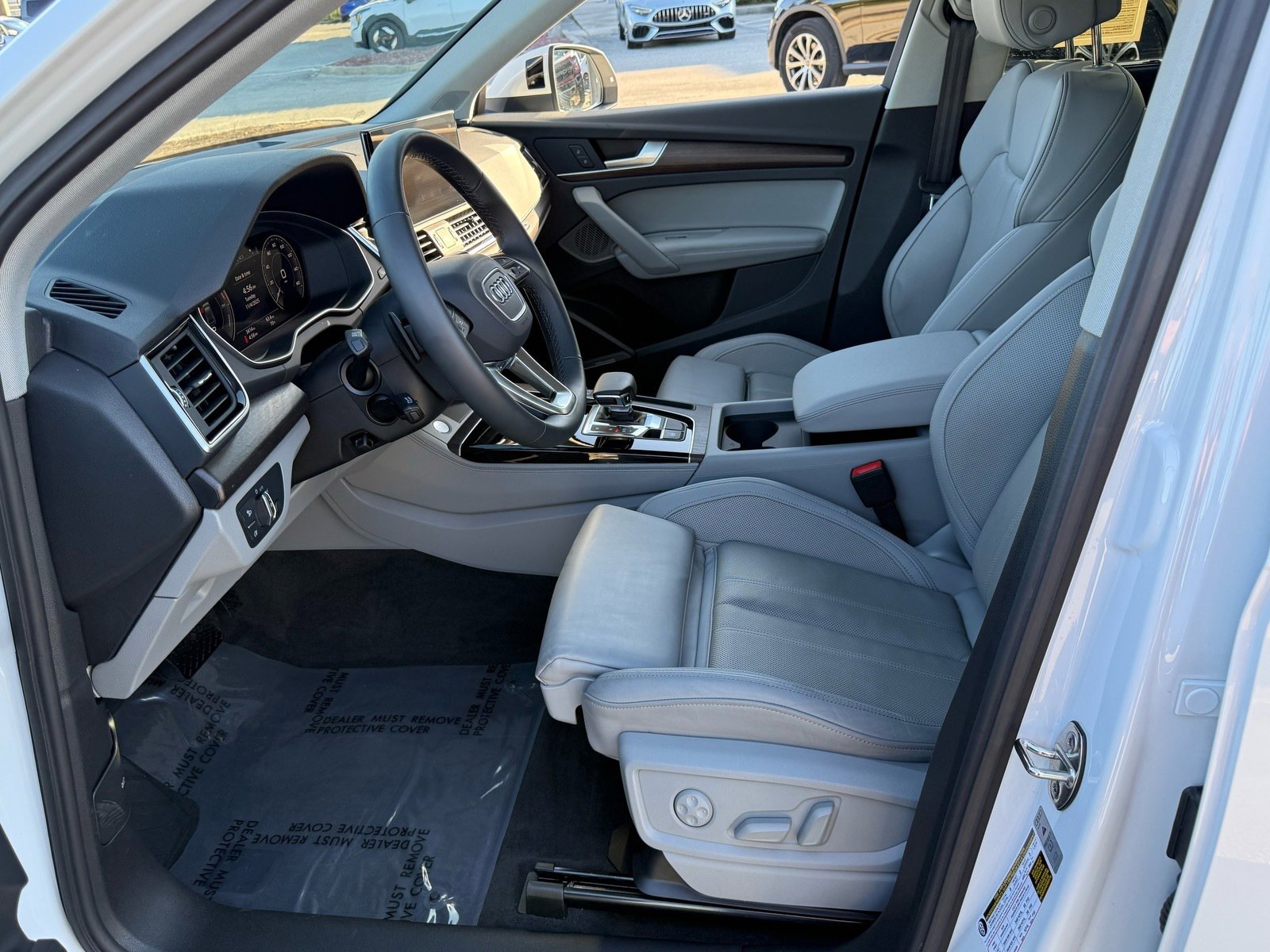 Used 2024 Audi Q5 e Premium Plus w/ Premium Plus Package image 11