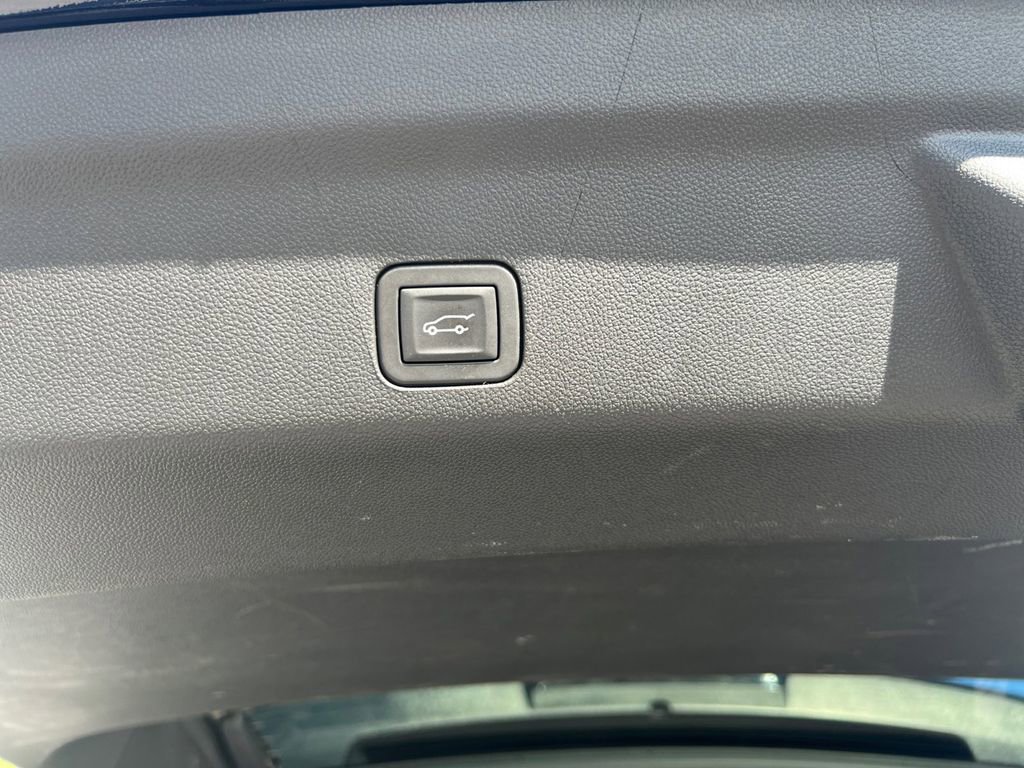 Used 2025 Chevrolet Tahoe Premier image 10