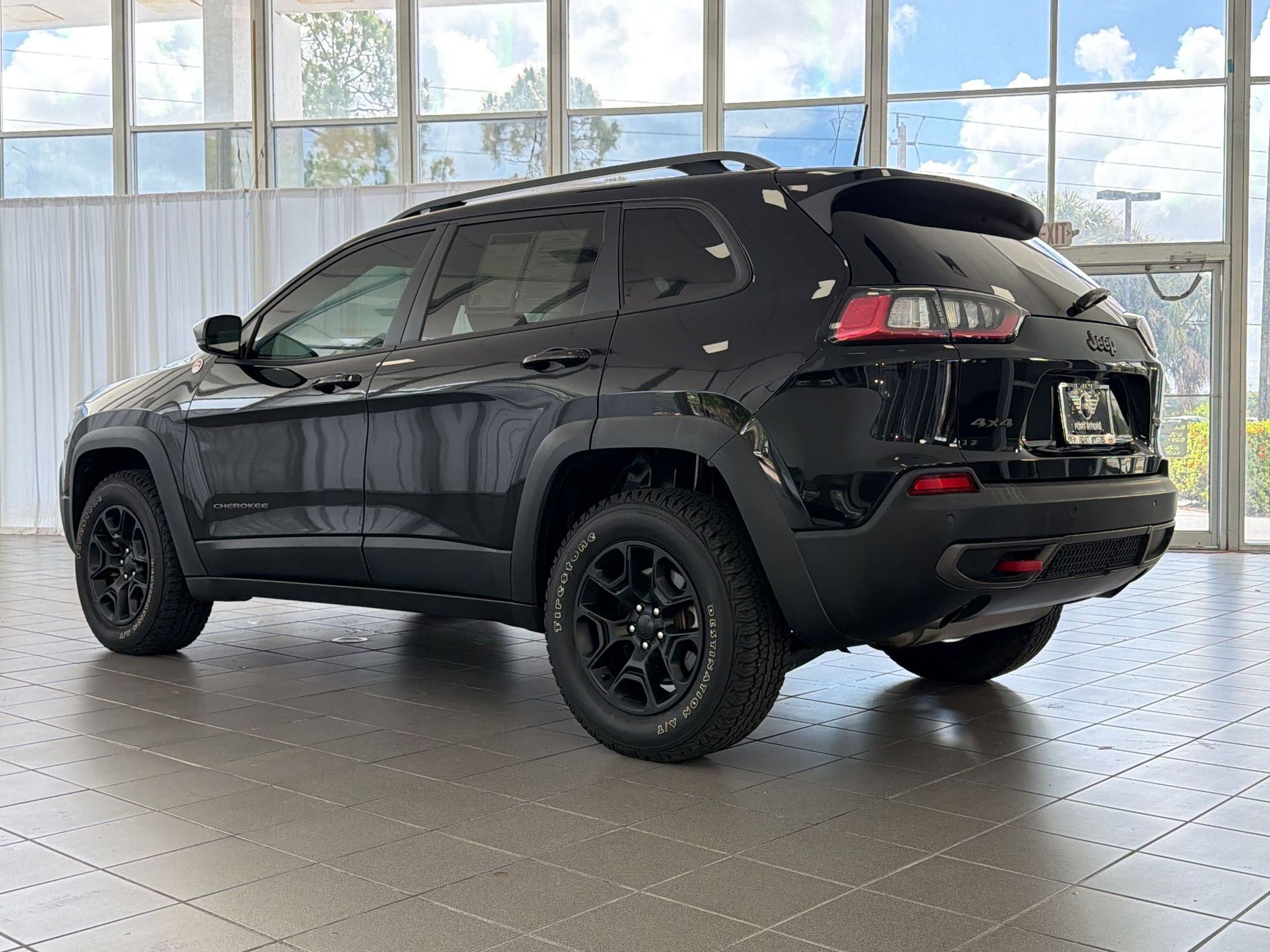 Used 2020 Jeep Cherokee Trailhawk w/ Cold Weather Group AWD/4WD image 3