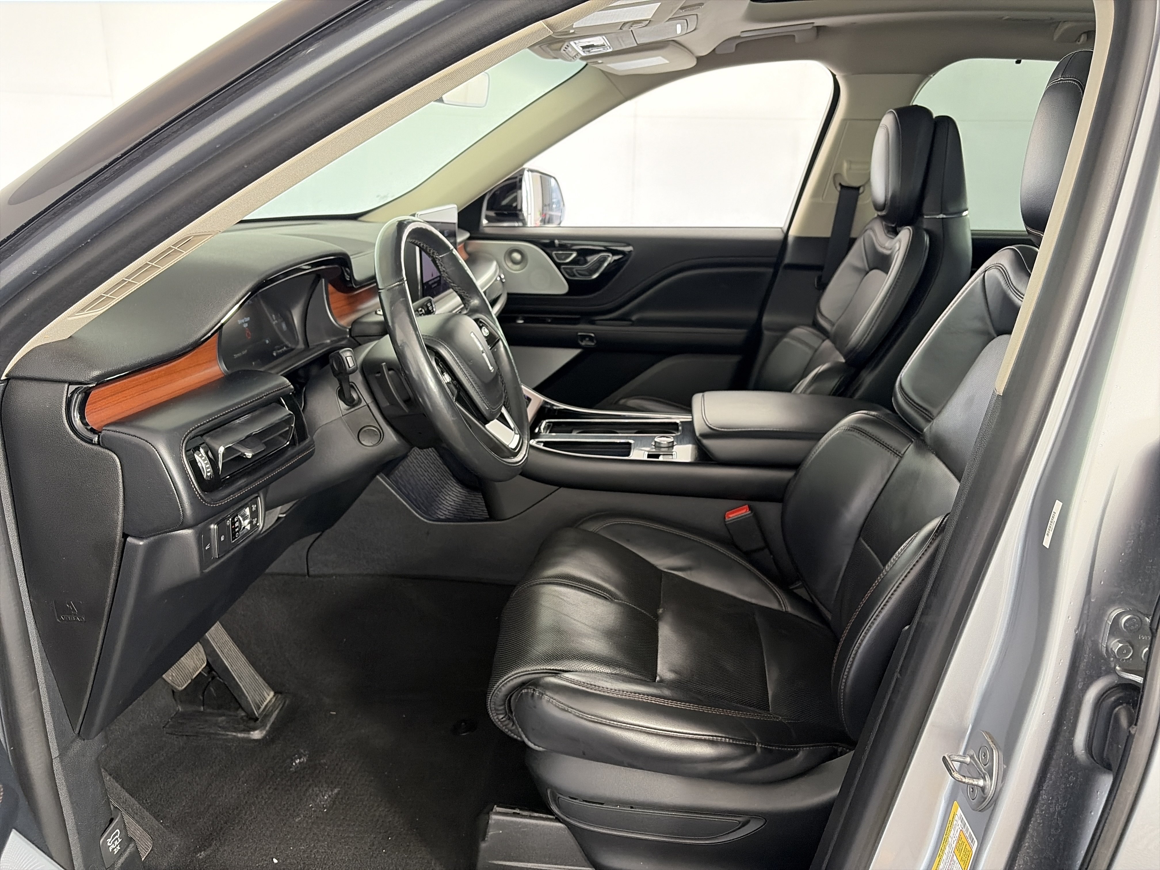 Used 2021 Lincoln Aviator Reserve w/ Equipment Group 201A AWD/4WD image 6