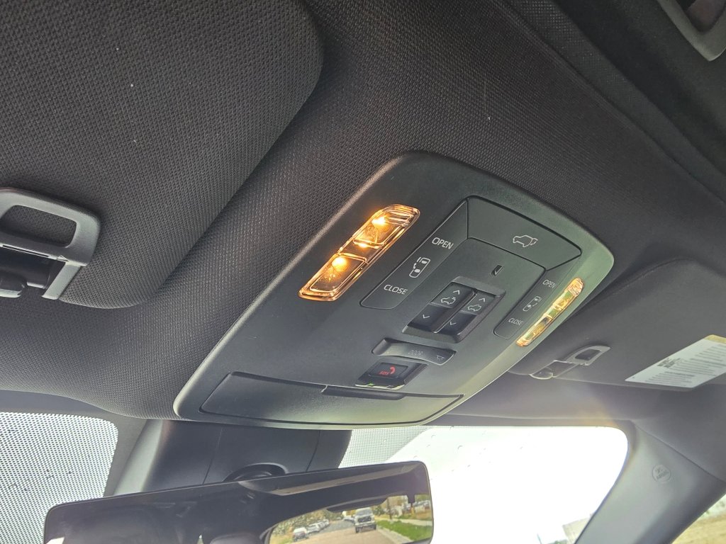 Used 2026 Toyota Sienna Limited image 23