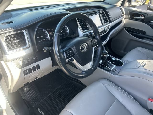 Used 2018 Toyota Highlander XLE AWD/4WD image 20