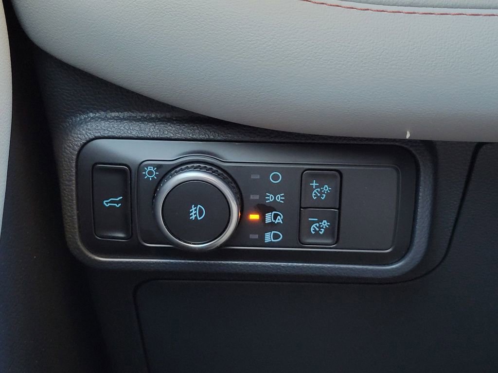 Certified 2025 Ford Explorer Active w/ Active Comfort Package image 28