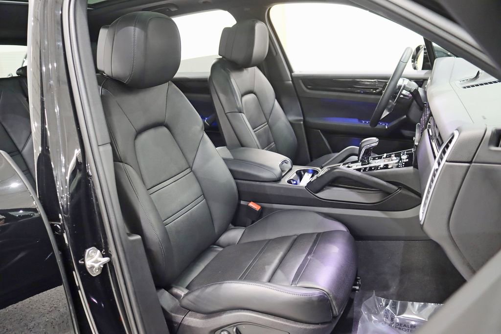 Used 2023 Porsche Cayenne image 27