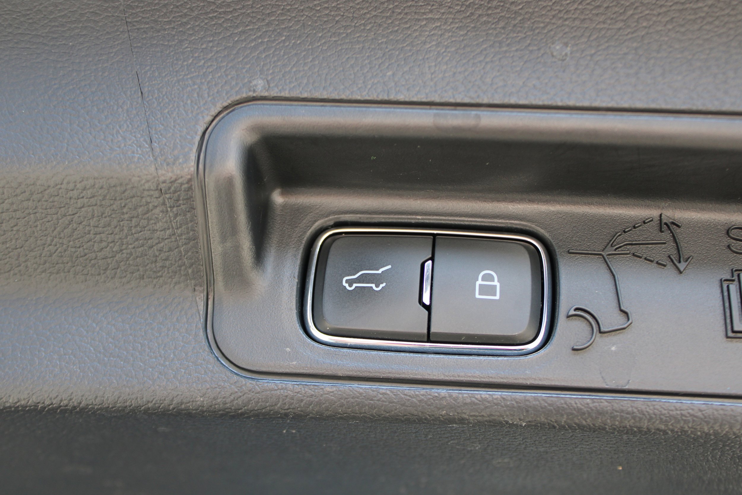 Used 2025 Ford Explorer Platinum AWD/4WD image 19