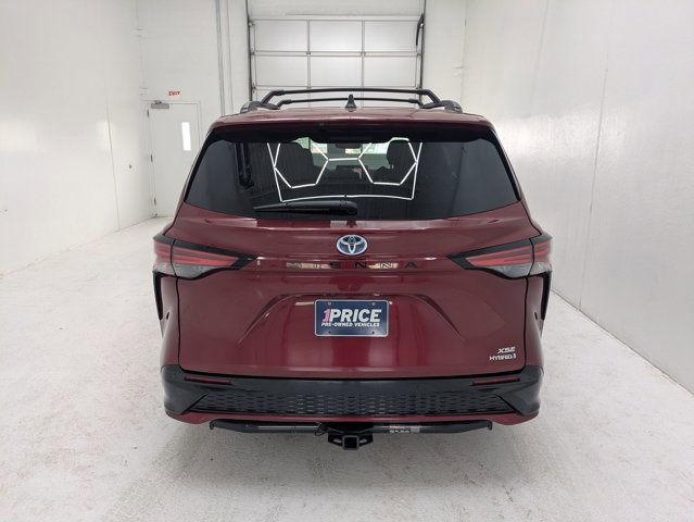 Used 2021 Toyota Sienna XSE w/ XSE Plus Package image 7