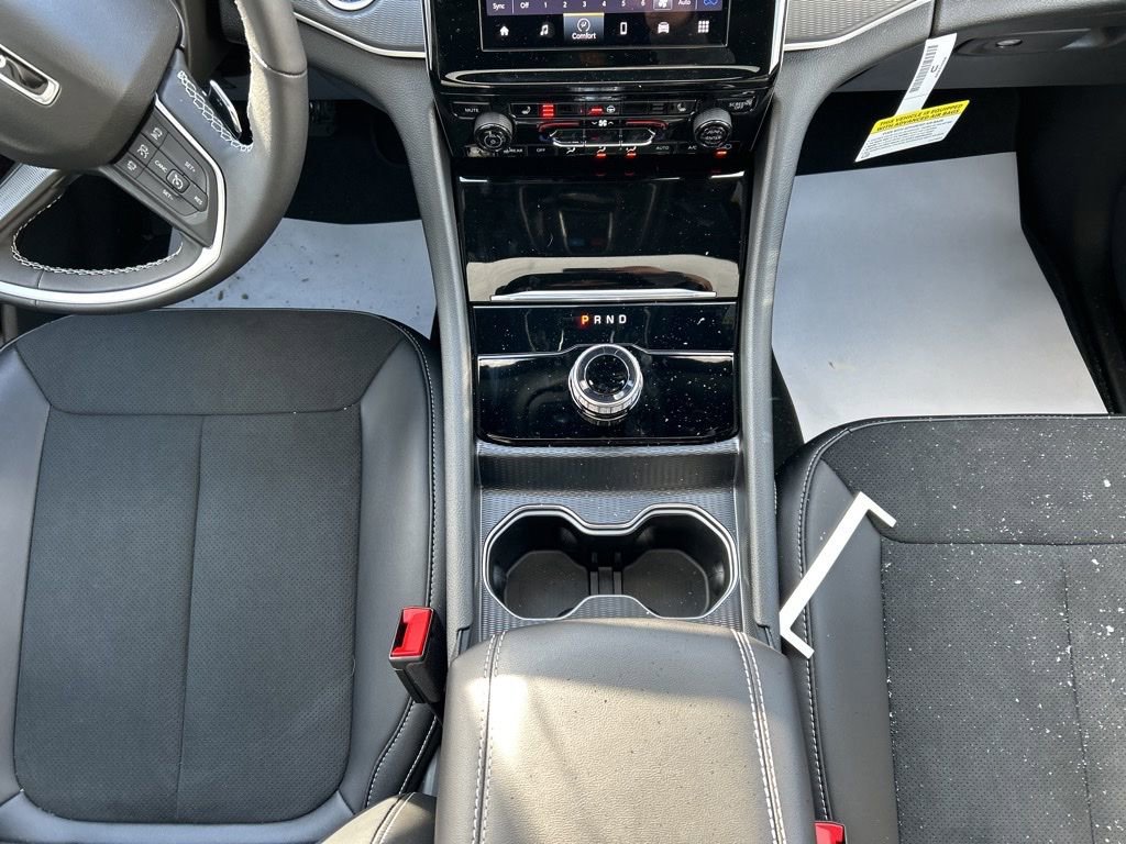 New 2025 Jeep Grand Cherokee Altitude image 12